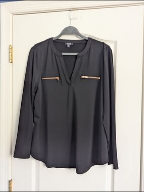 VENUS Black Long-Sleeve V-Neck Blouse with Rose Gold Zippers